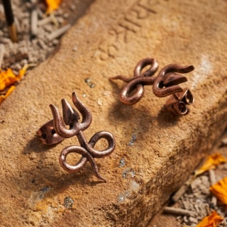 Adiyogi Miedziane kolczyki Infinity Trishul