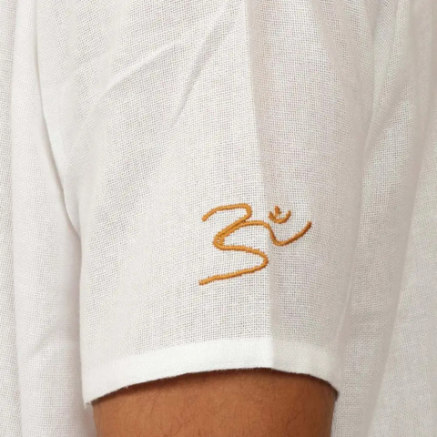 Biała Kurta 100% bawełny organicznej z haftowanym napisem „Aum”