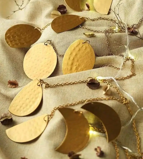 Fazy Księżyca Adiyogi - Wiszące pionowo na ścianie fazy księżyca ISHA